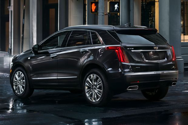 2017 Cadillac XT5 Rear Side View