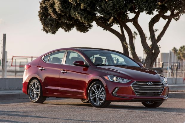 2017 Hyundai Elantra Front Three Quarter 02
