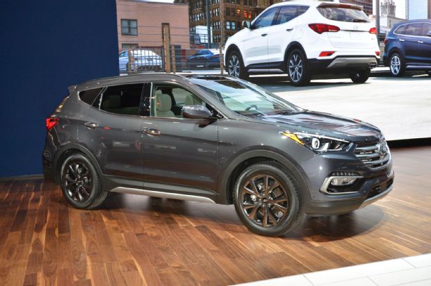 2017 Hyundai Santa Fe Sport Front Three Quarter 03
