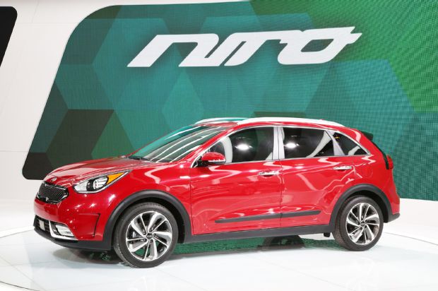 2017 Kia Niro Hybrid Front Three Quarter