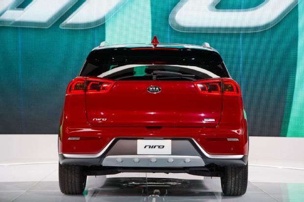 2017 Kia Niro Hybrid Rear Three Quarter 02