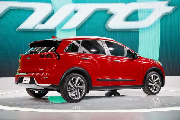 2017 Kia Niro Hybrid Rear Three Quarter 03