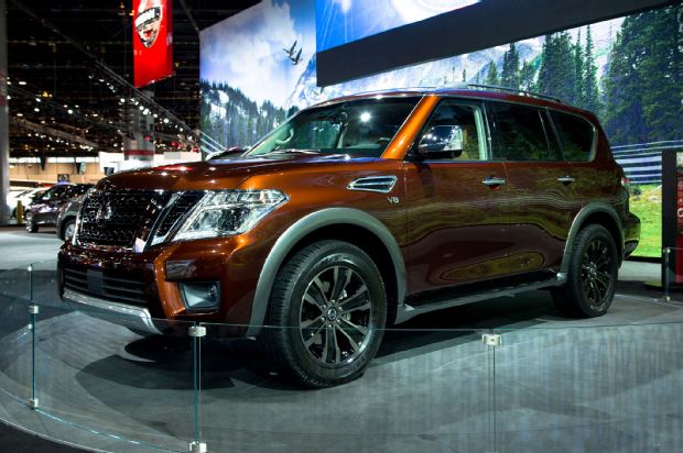 2017 Nissan Armada Front Three Quarter 02