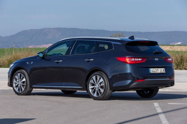 Kia Optima Sportswagon European Spec Rear Three Quarter 02