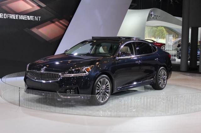 2017 Kia Cadenza  -  2016 New York Auto Show iive photos