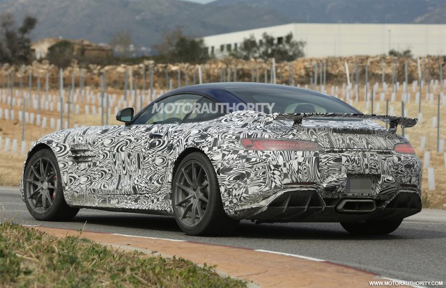2017 Mercedes-AMG GT R spy shots - Image via S. Baldauf/SB-Medien 2017 Mercedes-AMG GT R spy shots - Image via S. Baldauf/SB-Medien
