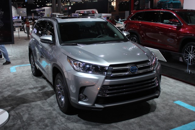 2017 Toyota Highlander Hybrid - 2016 New York Auto Show iive photos 2017 Toyota Highlander Hybrid - 2016 New York Auto Show iive photos