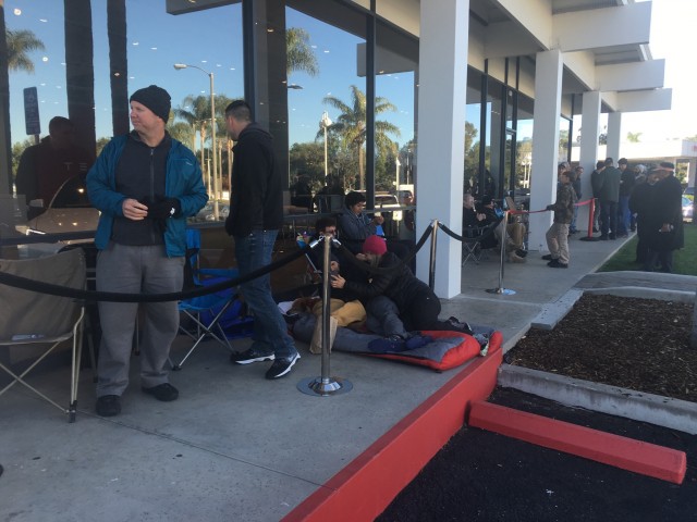 Buyers waiting to reserve Model 3 electric car, Tesla Store, Santa Barbara, CA [photo: David Noland]