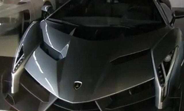 Lamborghini Veneno - Image via Mobile