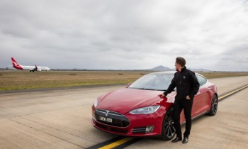 Watch a Tesla Model S drag race a Boeing 737