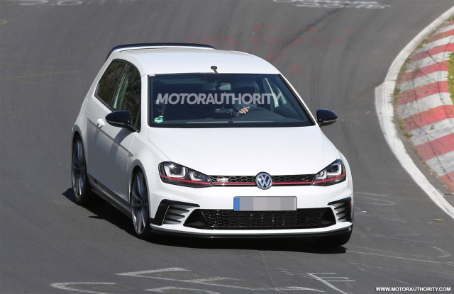 2016 Volkswagen GTI Clubsport S spy shots - Image via S. Baldauf/SB-Medien