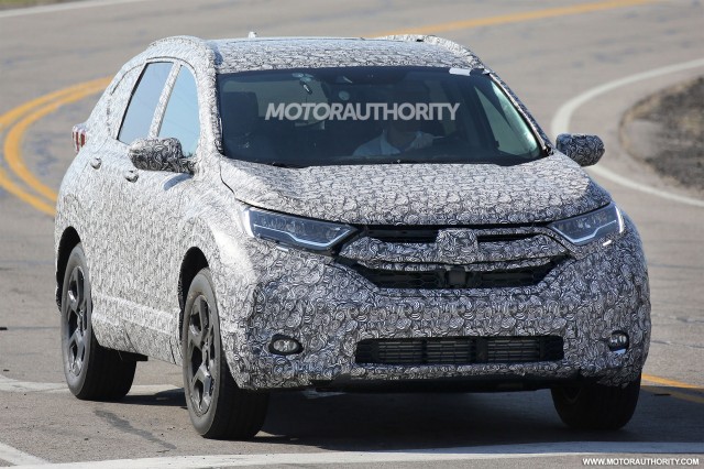 2017 Honda CR-V spy shots - Image via S. Baldauf/SB-Medien