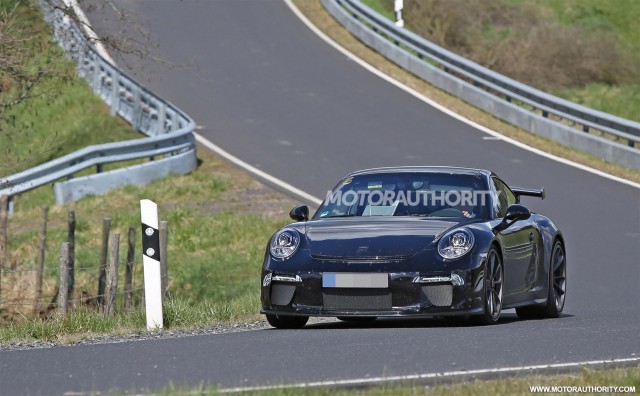 2017 Porsche 911 GT3 facelift spy shots - Image via S. Baldauf/SB-Medien