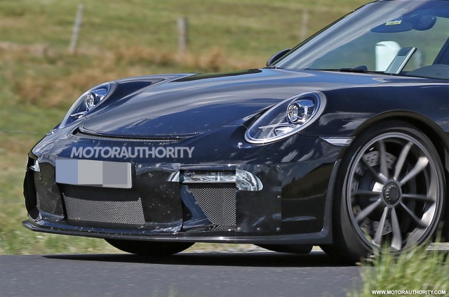 2017 Porsche 911 GT3 facelift spy shots - Image via S. Baldauf/SB-Medien