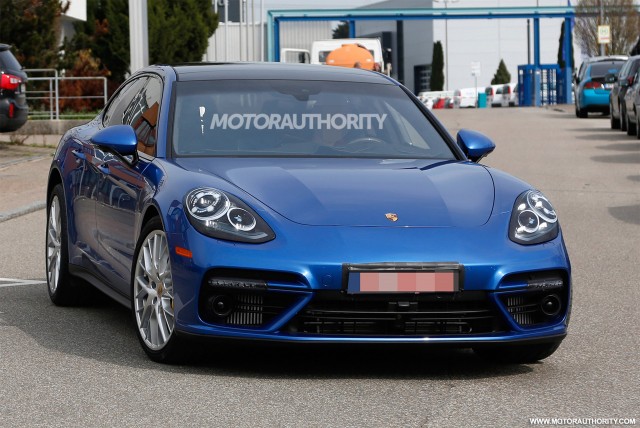 2017 Porsche Panamera spy shots - Image via S. Baldauf/SB-Medien