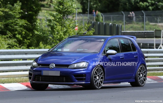 2017 Volkswagen Golf R 400 spy shots - Image via S. Baldauf/SB-Medien