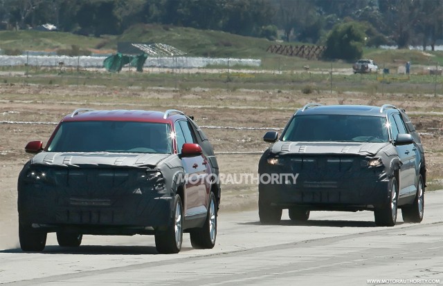 2017 Volkswagen three-row SUV spy shots - Image via S. Baldauf/SB-Medien