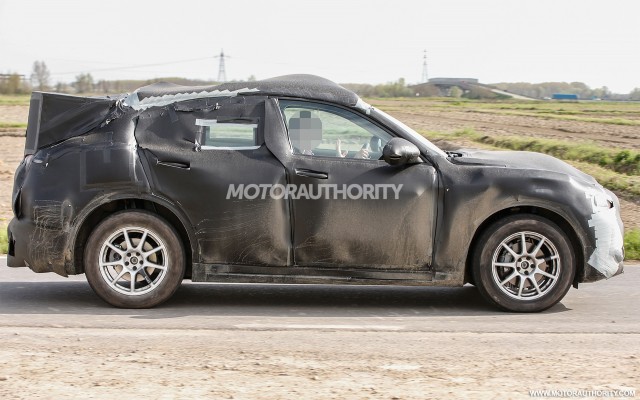2018 Alfa Romeo Stelvio spy shots - Image via S. Baldauf/SB-Medien 2018 Alfa Romeo Stelvio spy shots - Image via S. Baldauf/SB-Medien
