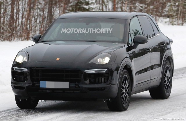 2018 Porsche Cayenne spy shots - Image via S. Baldauf/SB-Medien