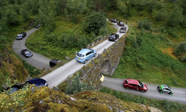 Electric-car rally in Geiranger, Norway [Image: Norsk elbilforening via Flickr]