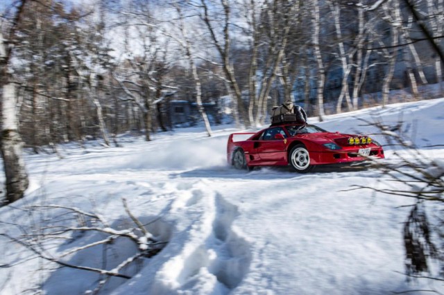 Ferrari F40 tackles a ski slope in Japan - Image via Kunihisa Kobayashi
