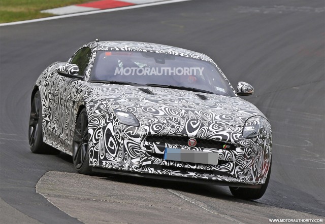 2018 Jaguar F-Type facelift spy shots - Image via S. Baldauf/SB-Medien