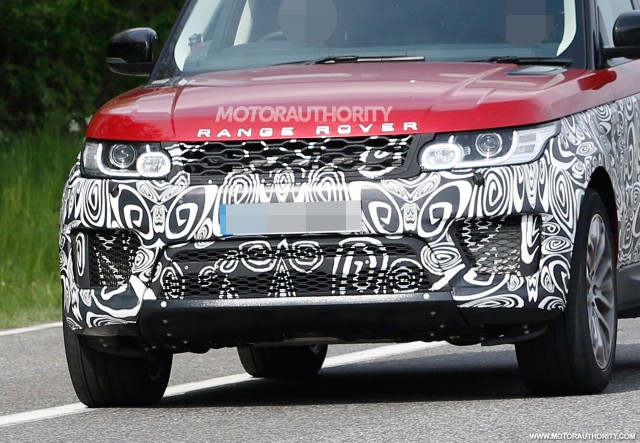 2018 Land Rover Range Rover Sport facelift spy shots - Image via S. Baldauf/SB-Medien 2018 Land Rover Range Rover Sport facelift spy shots - Image via S. Baldauf/SB-Medien