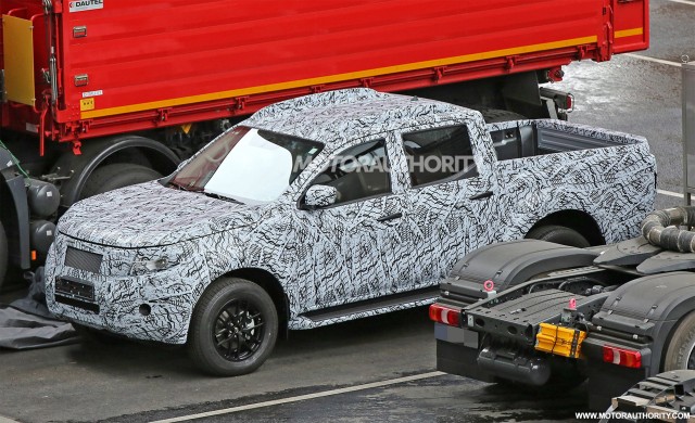 2018 Mercedes-Benz pickup truck spy shots - Image via S. Baldauf/SB-Medien