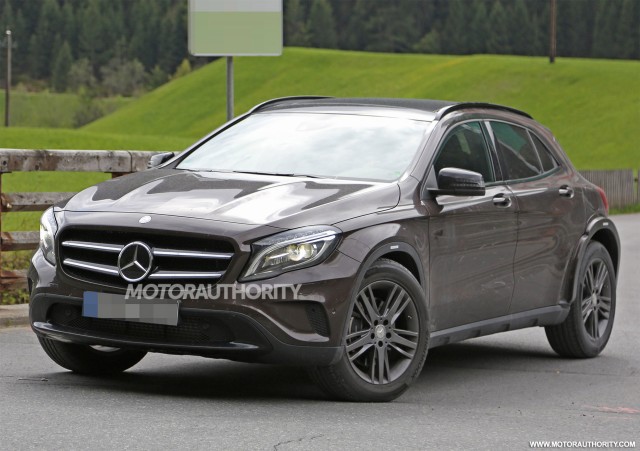 2020 Mercedes-Benz GLB test mule spy shots - Image via S. Baldauf/SB-Medien