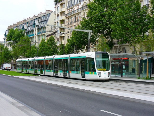 Paris tram by Flickr user Metro Centric (Used under CC License)