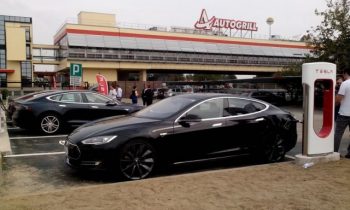 Tesla to promote Chinese national electric-car charging standard