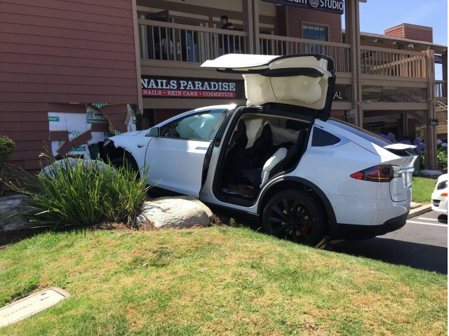 2016 Tesla Model X P90D after crash while owner was parking  [photo: owner 'Puzant']