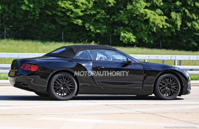 2018 Bentley Continental GT Convertible spy shots - Image via S. Baldauf/SB-Medien 2018 Bentley Continental GT Convertible spy shots - Image via S. Baldauf/SB-Medien