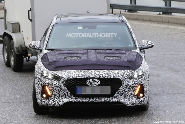 2018 Hyundai Elantra GT (i30) spy shots - Image via S. Baldauf/SB-Medien