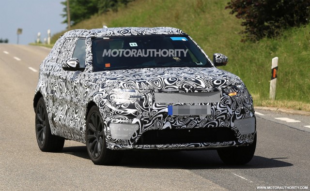 2018 Land Rover Range Rover Sport Coupe spy shots - Image via S. Baldauf/SB-Medien 2018 Land Rover Range Rover Sport Coupe spy shots - Image via S. Baldauf/SB-Medien
