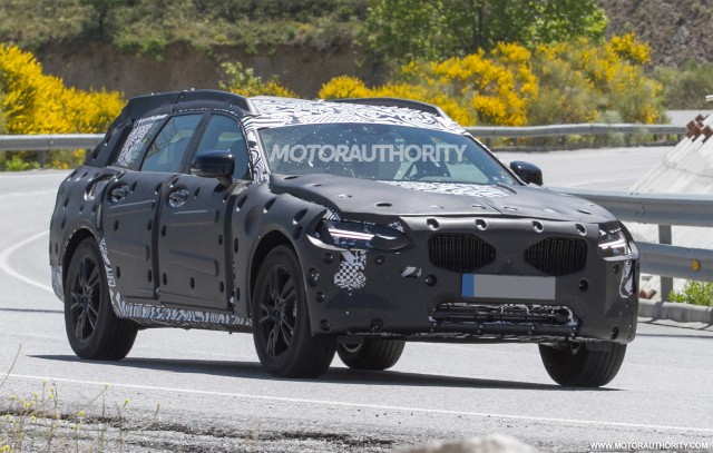 2018 Volvo V90 Cross Country spy shots - Image via S. Baldauf/SB-Medien