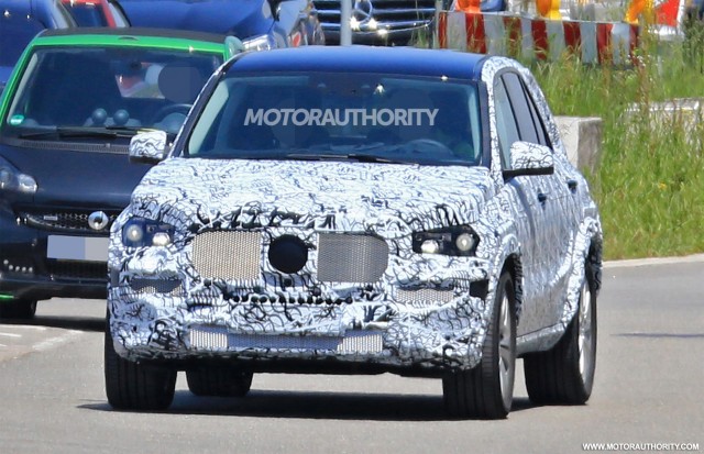 2019 Mercedes-Benz GLE spy shots - Image via S. Baldauf/SB-Median