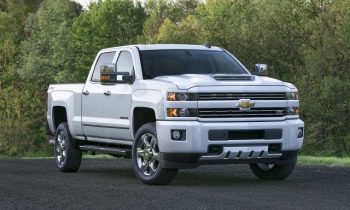 2017 Chevrolet Silverado 2500HD gets new hood scoop to feed its diesel