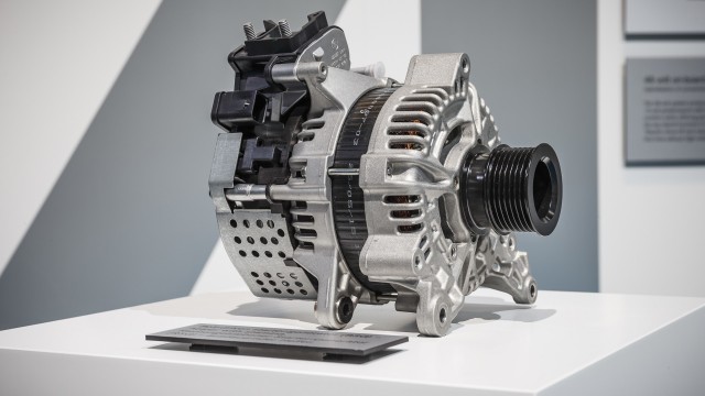 Mercedes-Benz belt-driven starter generator (RSG)