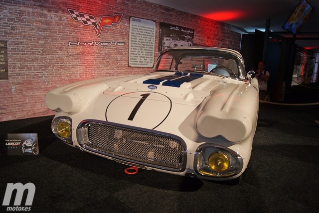 #1 Briggs Cunningham 1960 Chevrolet Corvette - Image via Motor.es