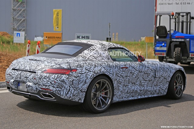 2018 Mercedes-AMG GT C Roadster spy shots - Image via S. Baldauf/SB-Medien 2018 Mercedes-AMG GT C Roadster spy shots - Image via S. Baldauf/SB-Medien