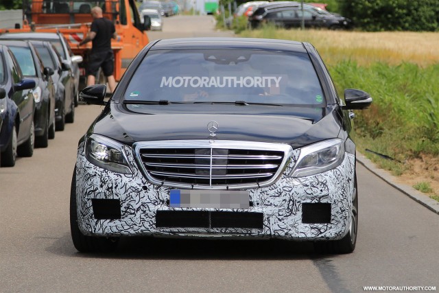 2018 Mercedes-AMG S63 facelift spy shots - Image via S. Baldauf/SB-Medien