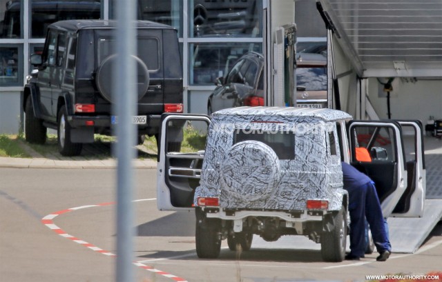 2019 Mercedes-Benz G-Class spy shots - Image via S. Baldauf/SB-Medien 2019 Mercedes-Benz G-Class spy shots - Image via S. Baldauf/SB-Medien