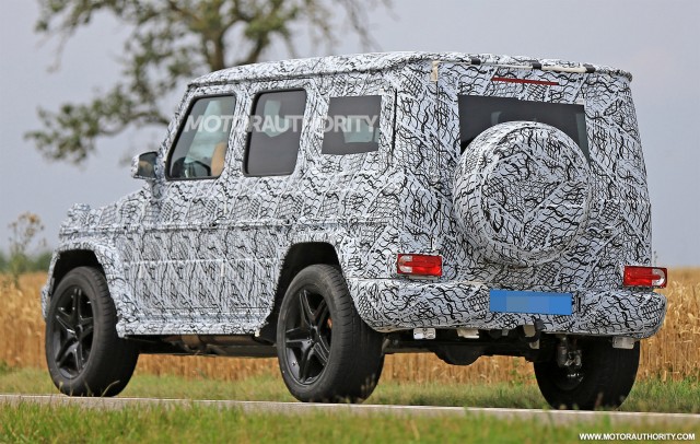 2019 Mercedes-Benz G-Class spy shots - Image via S. Baldauf/SB-Medien 2019 Mercedes-Benz G-Class spy shots - Image via S. Baldauf/SB-Medien