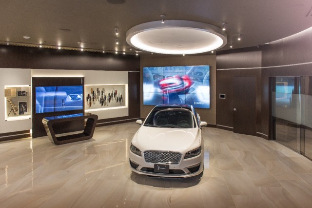 Lincoln Experience Center