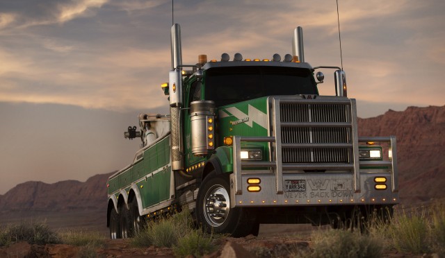 Western Star 4900 SF serving as vehicle mode for Onslaught in ‘Transformers: The Last Knight’