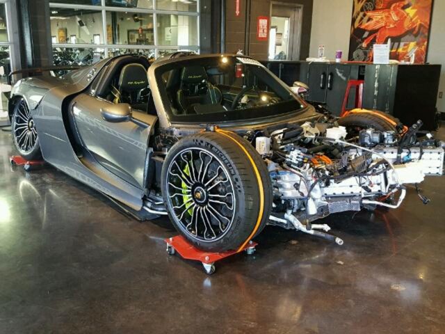 Wrecked Porsche 918 Spyder - Image via Copart