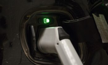 2017 Smart Fortwo Electric Drive, BMW ChargeNow by EVgo, Tesla criticizes: Today's Car News