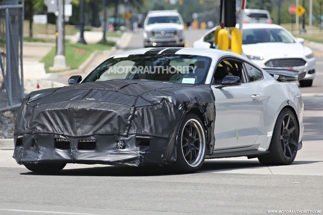 2018 Ford Mustang Shelby GT500 spy shots - Image via S. Baldauf/SB-Medien