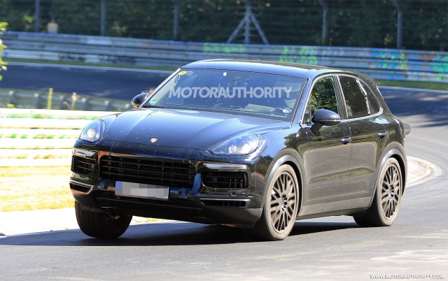 2018 Porsche Cayenne spy shots - Image via S. Baldauf/SB-Medien 2018 Porsche Cayenne spy shots - Image via S. Baldauf/SB-Medien